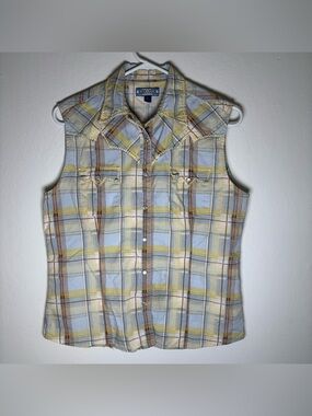 Shyanne Women's Western Shirt with Snap Buttons. Size Large